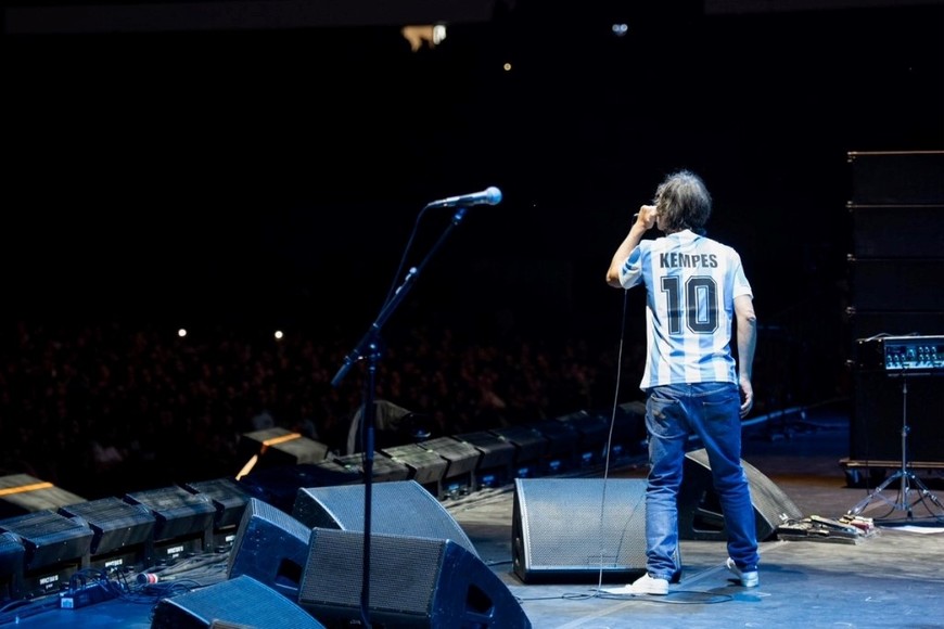 Ashcroft con la camiseta de Kempes