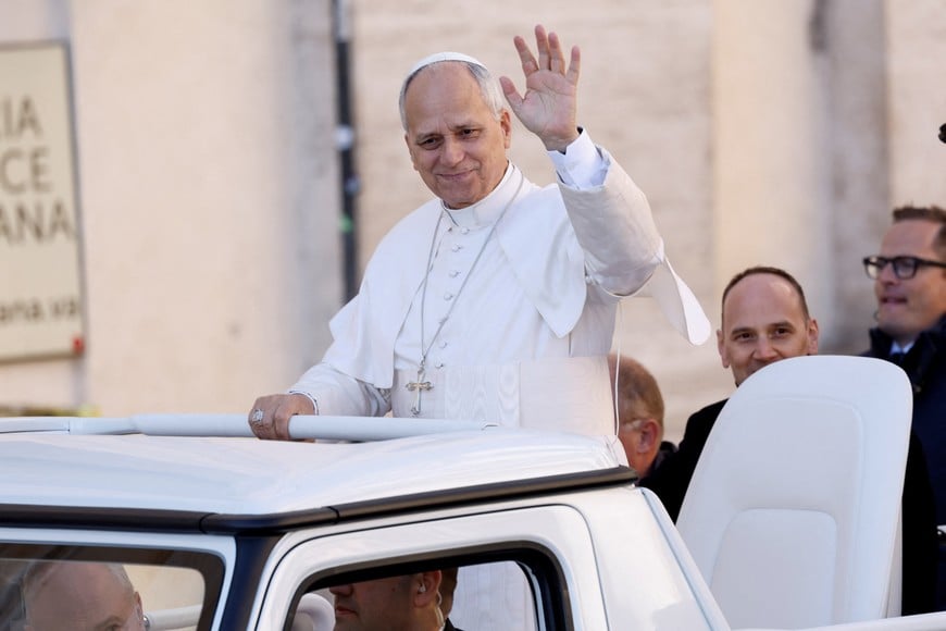Pope Leo XIV arrives to hold a general audience in Saint Peter's Square at the Vatican, November 19, 2025. REUTERS/Remo Casilli