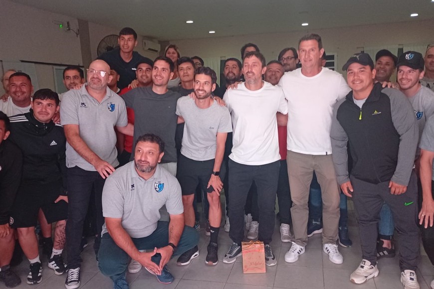 Minella y Cabrol junto a los presentes.