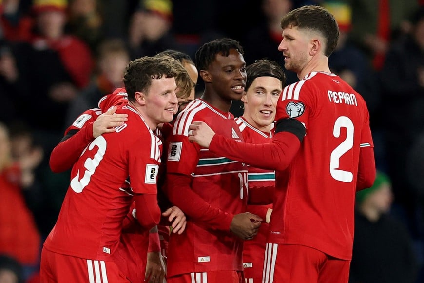 Soccer Football - FIFA World Cup - UEFA Qualifiers - Group J - Wales v North Macedonia - Cardiff City Stadium, Cardiff, Wales, Britain - November 18, 2025
Wales' Nathan Broadhead celebrates scoring their seventh goal with teammates Action Images via Reuters/Andrew Boyers