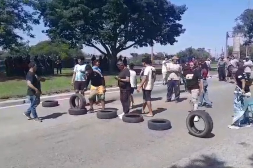 Santa Fe: pescadores levantaron el corte que realizaban en el ingreso a la ciudad por Ruta Nacional 168 - Image 2