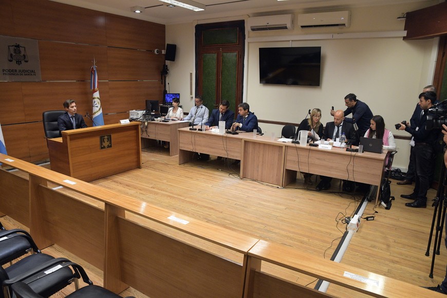 Video: Con el puño cerrado, el acusado festejó su propia condena a prisión perpetua