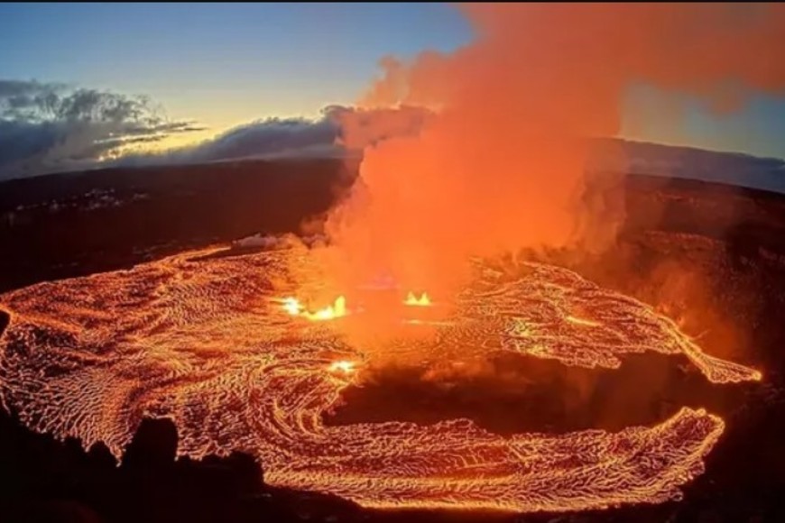 Las coladas más antiguas, submarinas, datan de cerca de 300 000 años.?