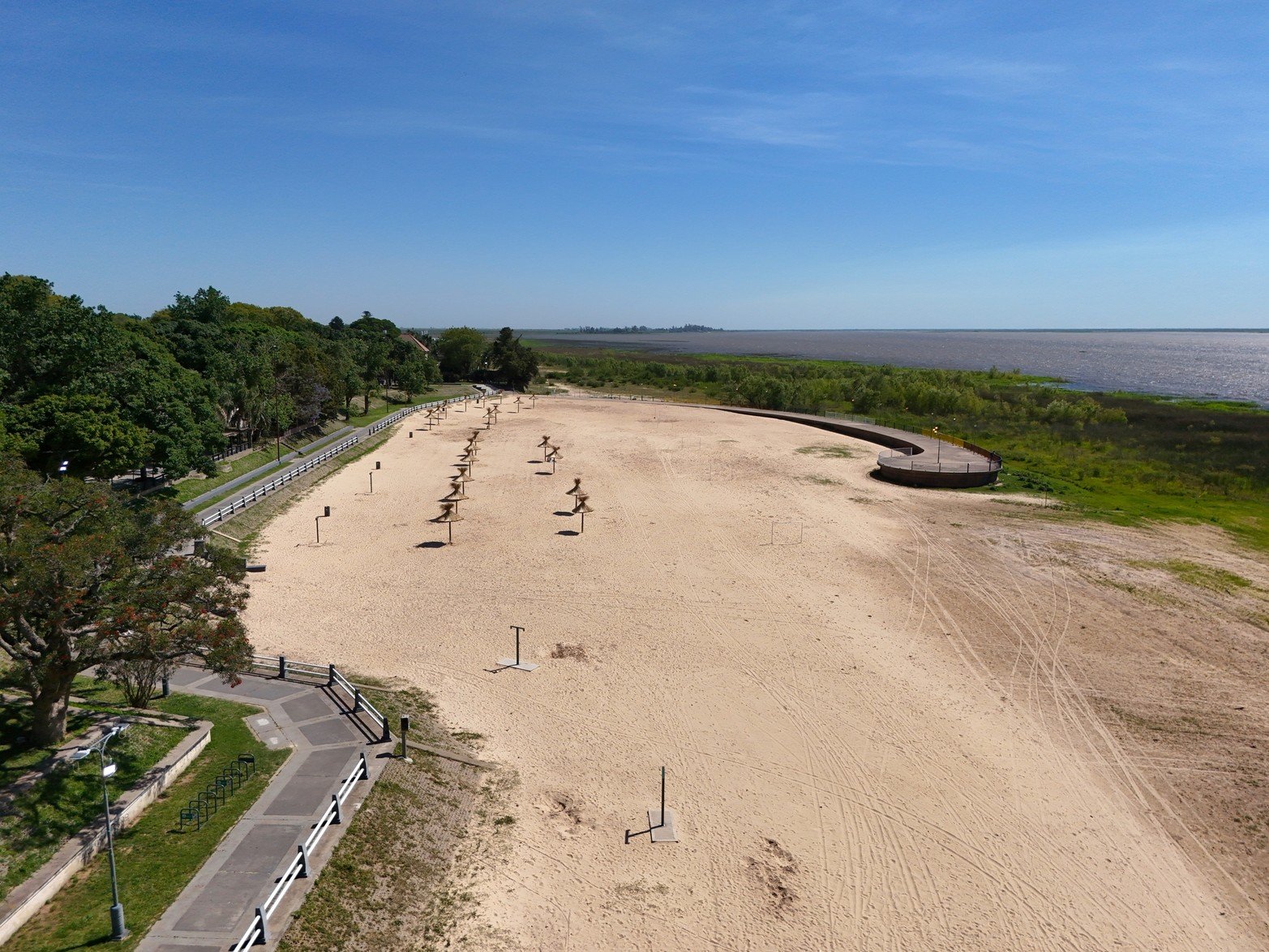 Playas Espigones Costanera Oeste. Foto: Fernando Nicola