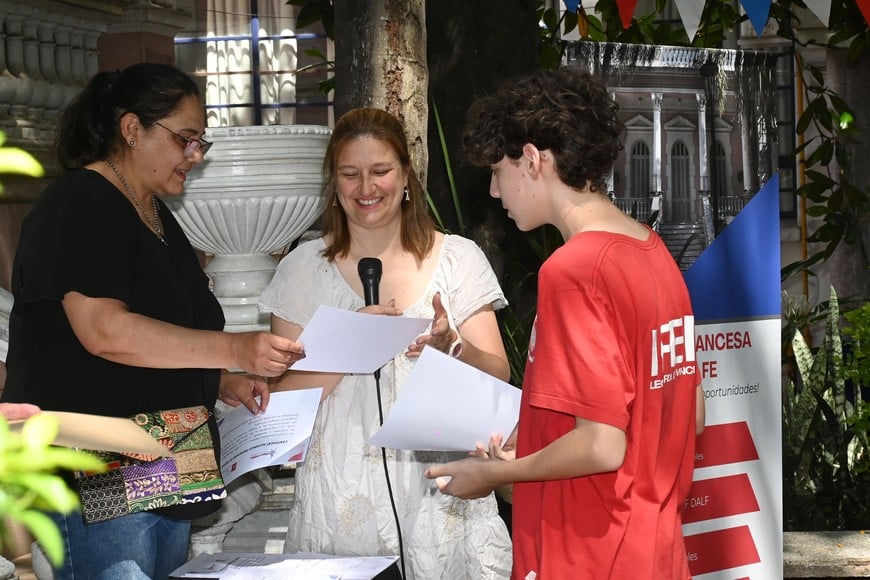 Entrega de certificados en la Alianza Francesa. Crédito: Flavio Raina.