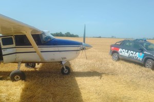 Investigan el hallazgo de una avioneta abandonada entre Ceres y San Cristóbal