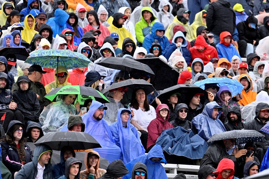 Formula One F1 - Canadian Grand Prix - Circuit Gilles Villeneuve, Montreal, Canada - June 9, 2024
General view of spectators wearing rain macs in the stands before the race REUTERS/Jennifer Gauthier