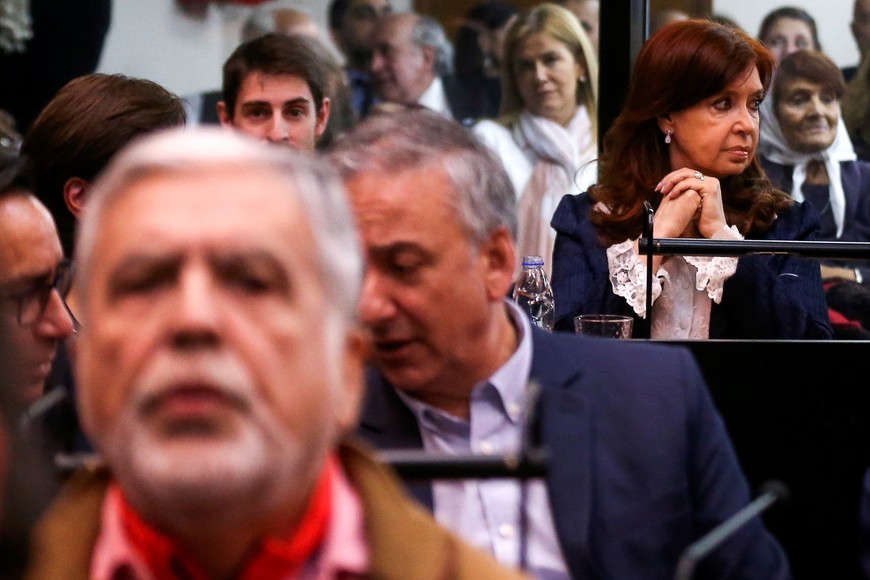 Former Argentine President Cristina Fernandez de Kirchner looks on behind Former Planning Minister Julio de Vido, in a court room before the start of a corruption trial, in Buenos Aires, Argentina May 21, 2019. REUTERS/Agustin Marcarian