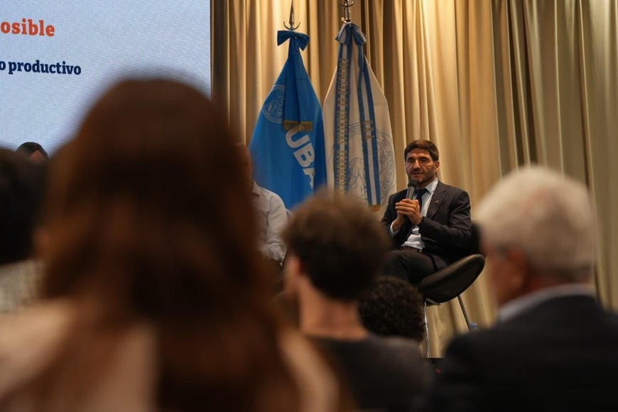 Pullaro expuso en el panel “Políticas públicas para el desarrollo productivo”