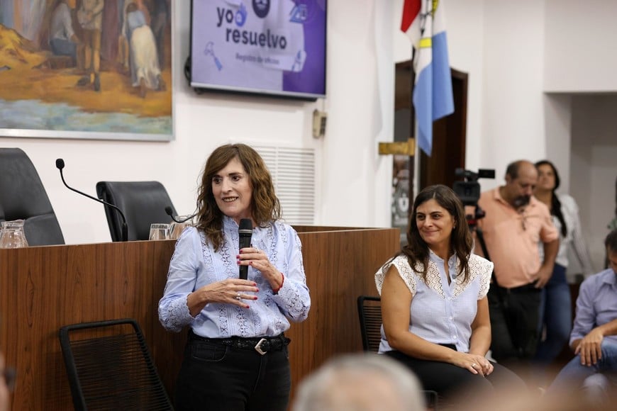 Adriana Molina -junto a Carolina Capovilla- durante la presentación de “Yo Resuelvo”. Crédito: Gentileza