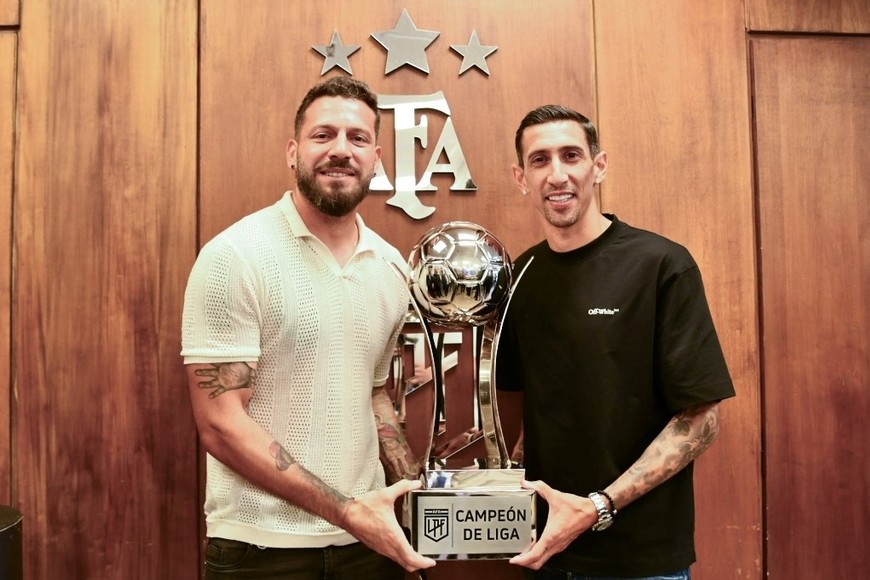 “Campeón de Liga”: AFA le otorgó un trofeo a Rosario Central por ser el líder de la tabla anual