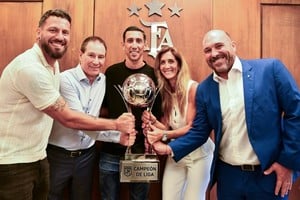 “Campeón de Liga”: AFA le otorgó un trofeo a Rosario Central por ser el líder de la tabla anual