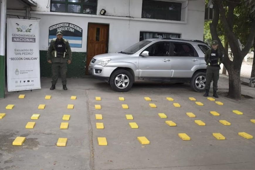 Detuvieron a dos hombres mayores de edad y se secuestró la droga descubierta.