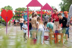 Se trata de un teatro de kermes con escenarios de juego y convivencia, para el encuentro, el arte y la construcción de la ciudadanía.