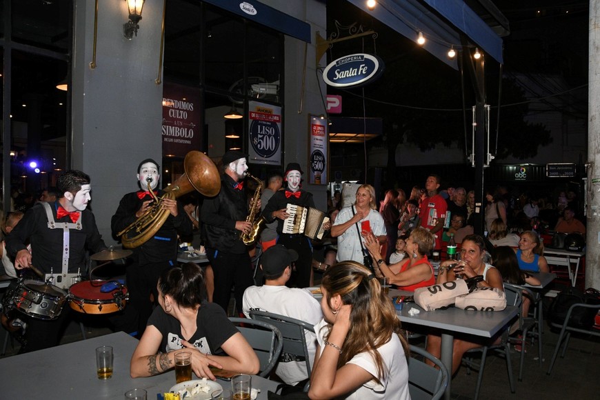 La pasión por el liso vivió su gran fiesta en la Chopería Santa Fe.