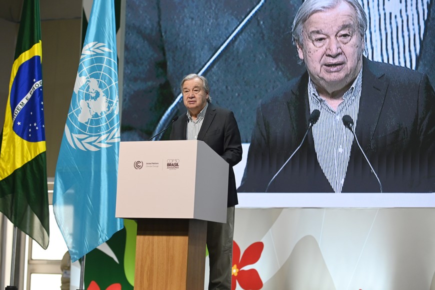 (251120) -- BELEM, 20 noviembre, 2025 (Xinhua) -- El secretario general de la Organización de las Naciones Unidas (ONU), António Guterres, habla en una conferencia de prensa durante la 30ª Conferencia de las Partes (COP30) de la Convención Marco de las Naciones Unidas sobre Cambio Climático, en Belém, estado de Pará, Brasil, el 20 de noviembre de 2025. Guterres llamó el jueves de manera urgente a los países a lograr un acuerdo justo y equilibrado que responda a la gravedad de la crisis climática, en el marco de la COP30 que se lleva a cabo hasta el 21 de noviembre en la ciudad brasileña de Belém. (Xinhua/Lucio Tavora) (lt) (rtg) (ra) (ce)