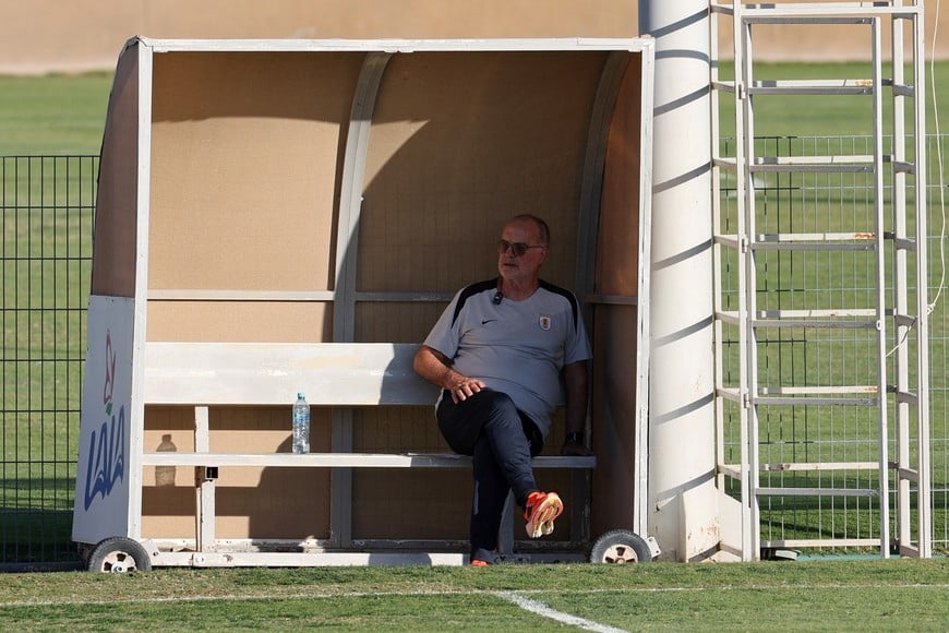 Soccer Football - International Friendly - Uruguay Training - Estadio Corona, Torreon, Mexico - November 14, 2025
Uruguay coach Marcelo Bielsa during training REUTERS/Henry Romero