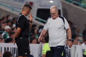 Tras los rumores, Bielsa ratificó su proyecto en Uruguay y respondió a Suárez. Credito: REUTERS/Henry Romero
