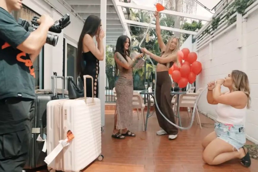 Durante el documental, se ve a Charlie Saunders participando en desafíos con alcohol y diciendo que no tenía límites sobre el tipo de contenido que estaba dispuesta a hacer.