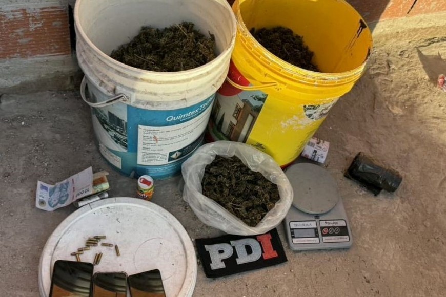 Durante las requisas los agentes también secuestraron estupefacientes. Foto: Gentileza