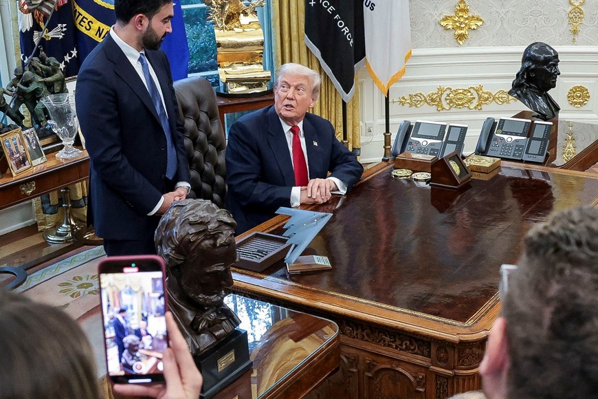 New York City Mayor-elect Zohran Mamdani listens to U.S. President Donald Trump near a portrait of former U.S. President Ronald Reagan in the Oval Office at the White House in Washington, D.C., U.S., November 21, 2025. REUTERS/Jonathan Ernst