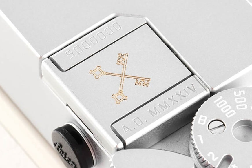 Con grabados simbólicos y diseño exclusivo,