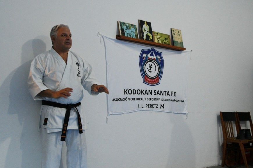 El sensei Luis Vázquez durante su visita a Santa Fe, donde compartió entrenamientos y formación con Karate-Do Kodokan Santa Fe. Foto: Manuel Fabatía.