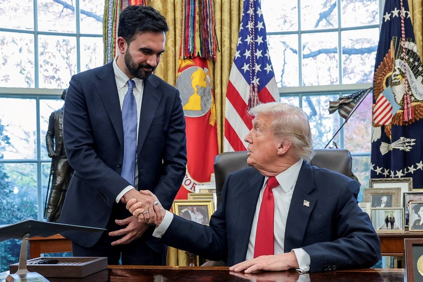 U.S. President Donald Trump and New York City Mayor-elect Zohran Mamdani shake hands as they meet in the Oval Office at the White House in Washington, D.C., U.S., November 21, 2025. REUTERS/Jonathan Ernst