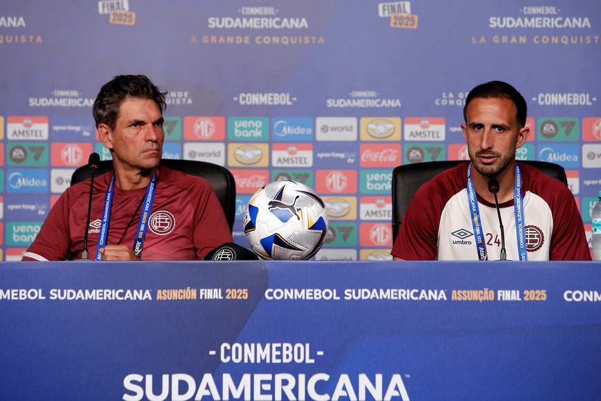 Soccer Football - Copa Sudamericana - Final - Lanus Press Conference - Estadio Defensores del Chaco, Asuncion, Paraguay - November 21, 2025
Lanus coach Mauricio Pellegrino and Carlos Izquierdoz during the press conference REUTERS/Cesar Olmedo