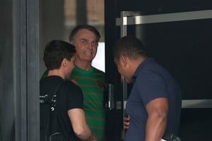Brazil’s former President Jair Bolsonaro appears in the doorway of his house, during his house arrest, in Brasilia, Brazil, November 21, 2025. REUTERS/Mateus Bonomi