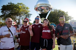 A las 17, en el Defensores del Chaco, la gloria espera por uno de los dos. Credito: REUTERS/Cesar Olmedo