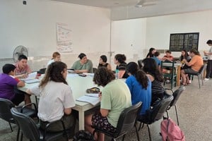 Las tutorías presenciales son personalizadas, en base a las necesidades de cada alumno. Foto: Gentileza