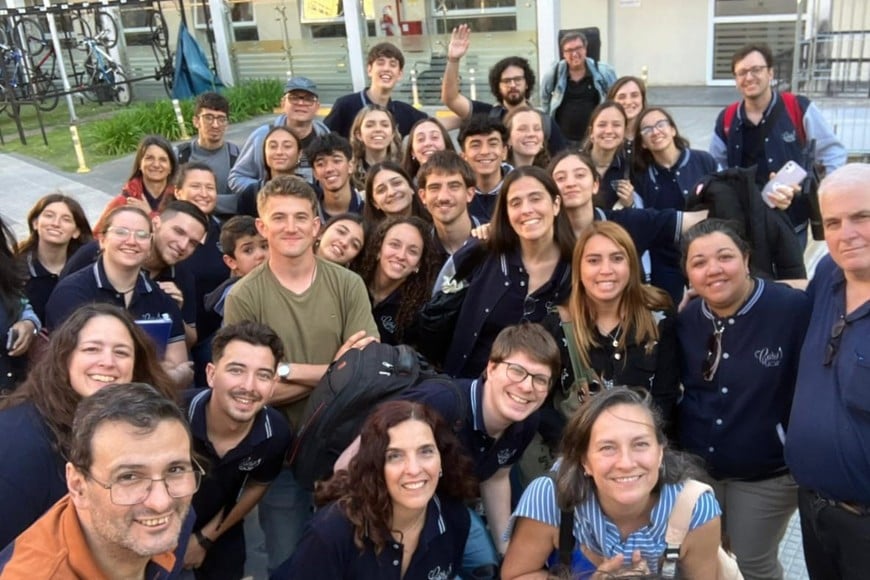 Música y solidaridad: coreutas santafesinoscantaron en el Hospital Italiano de Buenos Aires