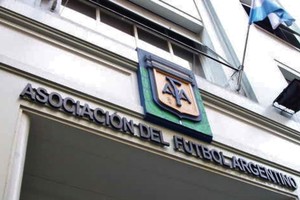 En medio de las críticas a los arbitrajes, Castrilli cargó fuerte contra la AFA