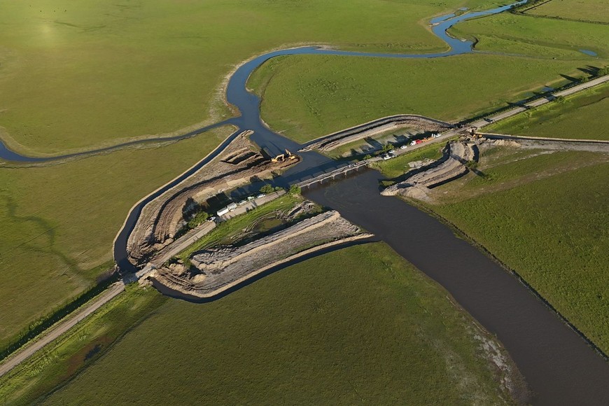 Vialidad Provincial avanza sobre el arroyo Saladillo Dulce para asegurar la transitabilidad en la 56s.