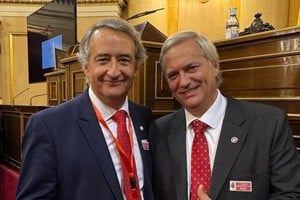 Mayoraz con Kats durante un reciente encuentro en Santiago de Chile.