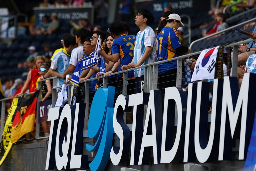 Soccer Football - FIFA Club World Cup - Group F - Borussia Dortmund v Ulsan HD - TQL Stadium, Cincinnati, Ohio, U.S. - June 25, 2025 
Ulsan HD fans inside the stadium before the match REUTERS/Kai Pfaffenbach