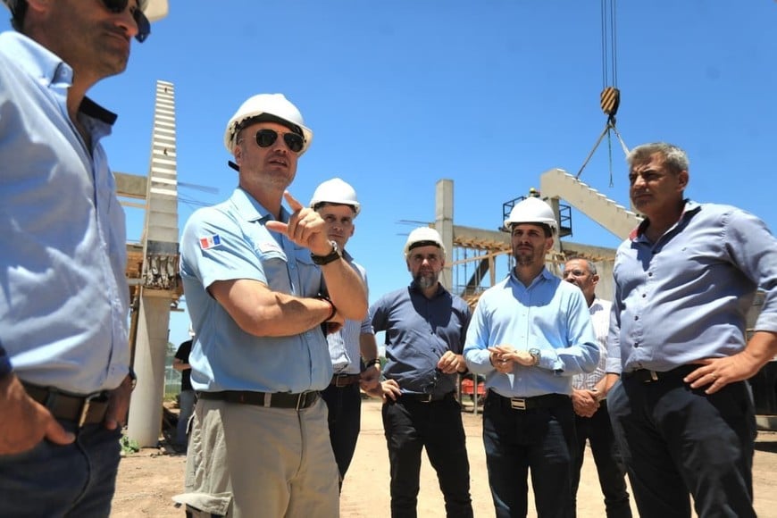 Autoridades provinciales supervisaron el avance del nuevo microestadio en Rafaela.