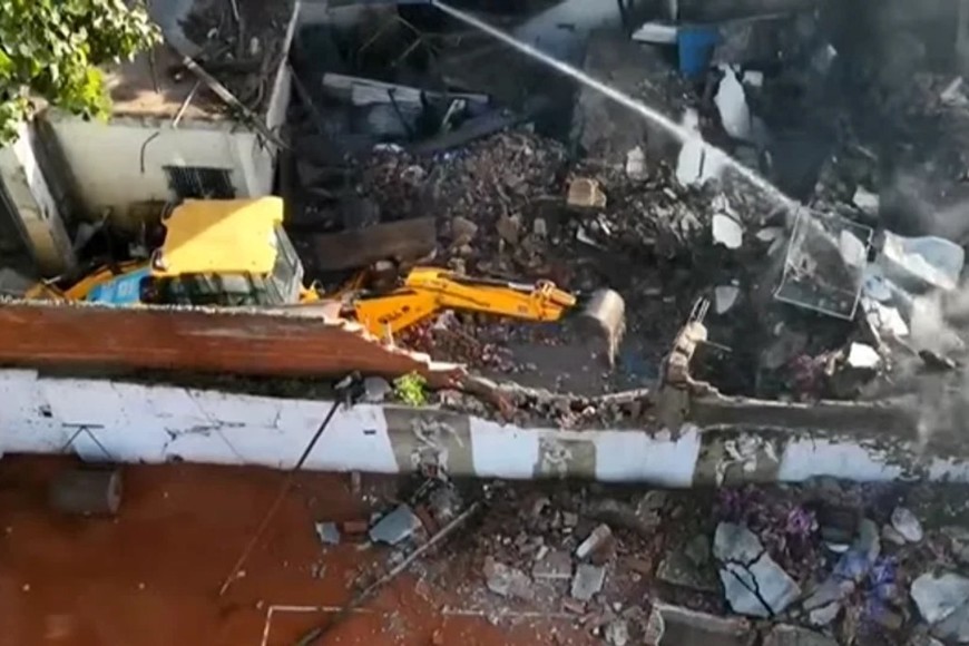 Gustavo Liuzzi, Jefe de Bomberos, informó que no hay que lamentar heridos.