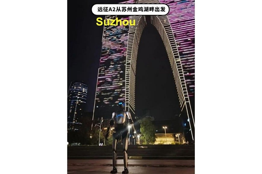 El robot unión las ciudades de Suzhou y Shanghái caminando.