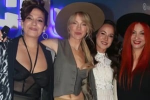 Pese a las críticas, las chicas volvieron a tocar en vivo y recibieron el cariño de sus fans.