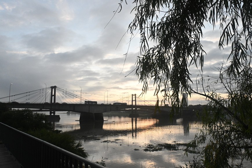 Continúan las temperaturas elevadas en la capital santafesina. Crédito: Flavio Raina