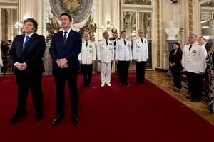 El sucesor de Petri en Defensa, Carlos Presti, afirmó que va a seguir con jerarquía militar, pero en una situación distinta