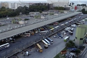 Se difundieron las rutas y se aconseja a quienes viajaron en esos micros estar atentos a síntomas.