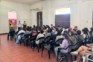 Seguridad vial en primera persona: inspectores y especialistas llevaron su experiencia a las escuelas de Vera