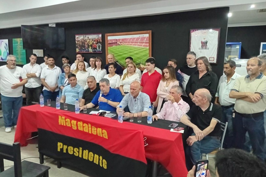 Gran parte de la comisión directiva, el día que se hizo la presentación de la lista. Hay un histórico  de gran prestigio que apoya a Magdalena y es Francisco "Pancho" Costanzo.