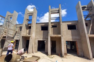 El sueño de ocho familias de Sunchales: Provincia avanza con la construcción de nuevas viviendas.