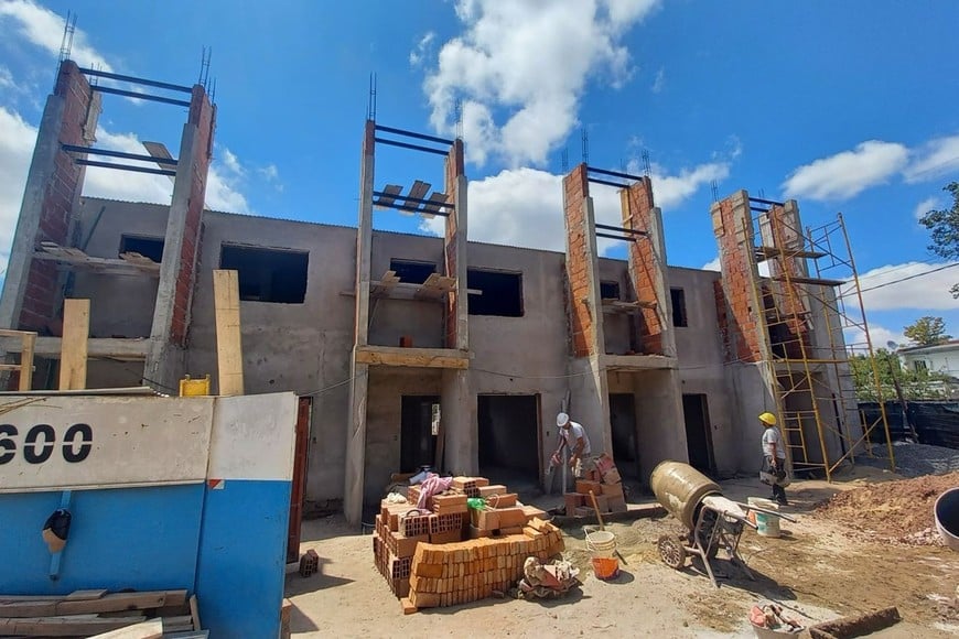 El sueño de ocho familias de Sunchales: Provincia avanza con la construcción de nuevas viviendas.