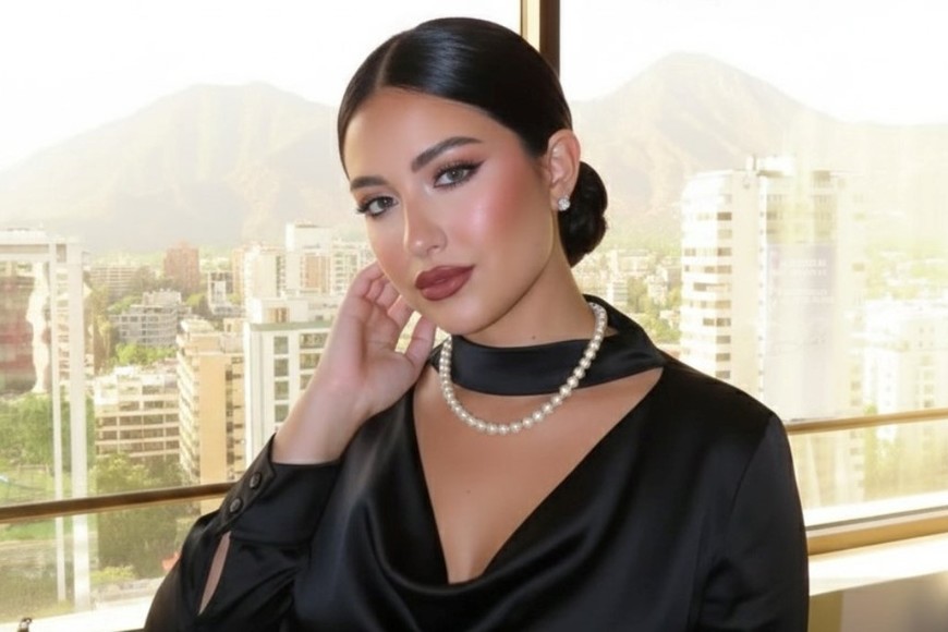 Flor Regidor posó en redes con un look fucsia tras su cirugía y recibió críticas.