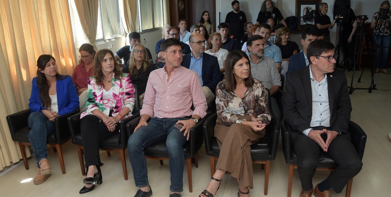Acto de licitación de aulas. Foto: Guillermo Di Salvatore